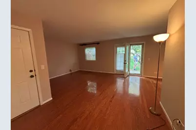 200 Dublin Lane #200, Schaumburg, IL 60194 - Photo 2