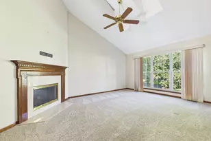 284 Lorraine Cir, Bloomingdale, IL 60108 - Photo 6