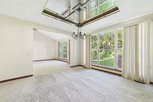 284 Lorraine Cir, Bloomingdale, IL 60108 - Photo 8