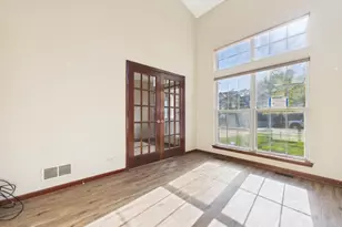 284 Lorraine Cir, Bloomingdale, IL 60108 - Photo 4