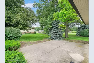 10S240 Hampshire Lane W, Willowbrook, IL 60527 - Photo 30