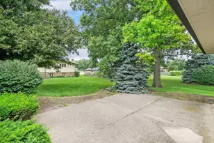 10S240 Hampshire Ln W, Willowbrook, IL 60527 - Photo 30