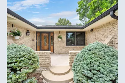 10S240 Hampshire Lane W, Willowbrook, IL 60527 - Photo 4