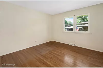 10S240 Hampshire Lane W, Willowbrook, IL 60527 - Photo 18