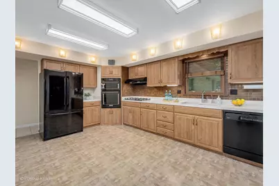 10S240 Hampshire Lane W, Willowbrook, IL 60527 - Photo 12