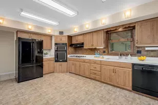 10S240 Hampshire Ln W, Willowbrook, IL 60527 - Photo 12
