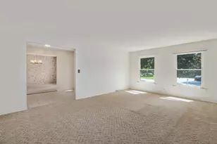 10S240 Hampshire Ln W, Willowbrook, IL 60527 - Photo 6
