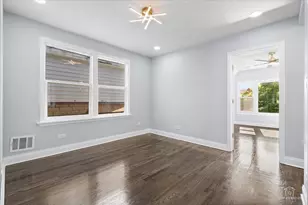 10521 S Edbrooke Ave, Chicago, IL 60628 - Photo 22