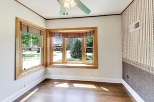 1602 Hills Ave, Des Plaines, IL 60016 - Photo 8