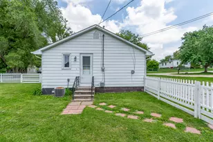 815 7th St, Colona, IL 61241 - Photo 12