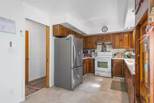 317 N Grove Ave, Freeport, IL 61032 - Photo 10