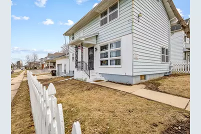 317 N Grove Avenue, Freeport, IL 61032 - Photo 2