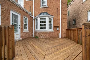 2925 W Greenleaf Ave, Chicago, IL 60645 - Photo 18