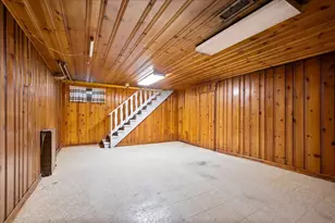 2925 W Greenleaf Ave, Chicago, IL 60645 - Photo 16