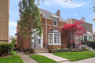 2925 W Greenleaf Ave, Chicago, IL 60645 - Photo 2
