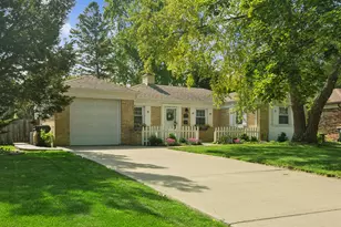 410 N Dryden Pl, Arlington Heights, IL 60004 - Photo 1
