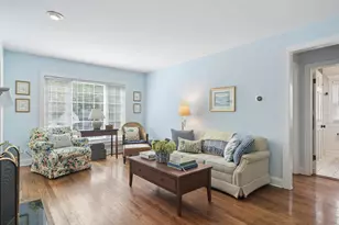 410 N Dryden Pl, Arlington Heights, IL 60004 - Photo 6