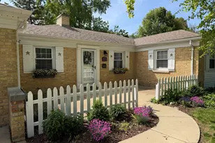 410 N Dryden Pl, Arlington Heights, IL 60004 - Photo 2