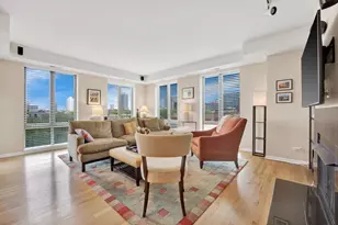 343 W Old Town Ct, Chicago, IL 60610 - Photo 2
