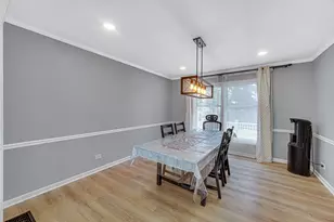 1623 W Bray Ct, Arlington Heights, IL 60005 - Photo 12
