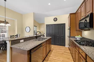 2893 Bond Cir, Naperville, IL 60563 - Photo 4