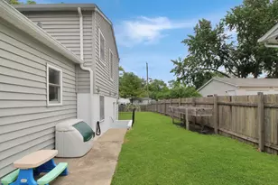 200 Inwood Dr, Joliet, IL 60435 - Photo 18