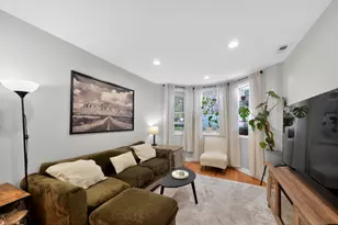 4327 N Damen Ave, Chicago, IL 60618 - Photo 2