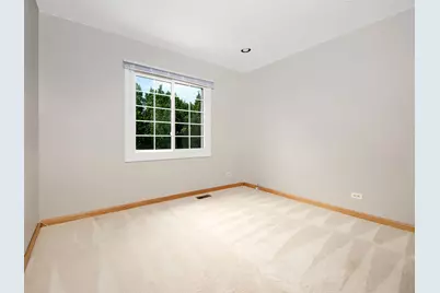 748 Berwick Place, Roselle, IL 60172 - Photo 18