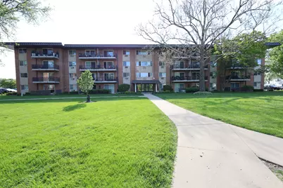 2230 S Goebbert Road #139, Arlington Heights, IL 60005 - Photo 2