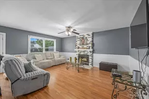 1314 Aspen Ct, Elgin, IL 60120 - Photo 12
