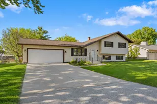 2408 W Fairview Ln, McHenry, IL 60051 - Photo 1