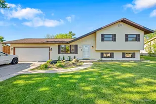 2408 W Fairview Ln, McHenry, IL 60051 - Photo 2
