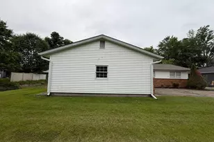 3001 Clifton Ct, Marion, IL 62959 - Photo 2