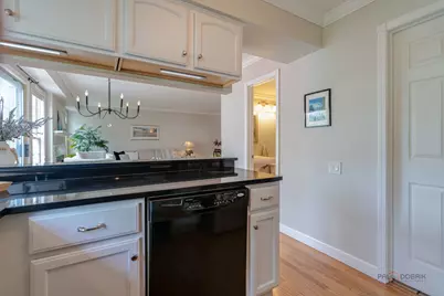 4692 N Sapphire Drive, Hoffman Estates, IL 60192 - Photo 12
