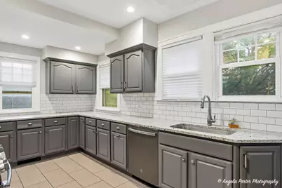 462 Glendenning Place, Waukegan, IL 60085 - Photo 8