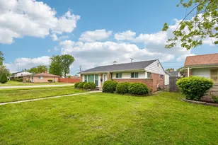 17256 Walter St, Lansing, IL 60438 - Photo 2