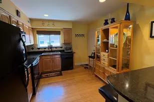9481 Bay Colony Dr, Des Plaines, IL 60016 - Photo 4