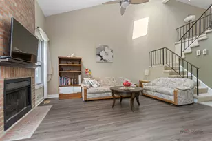 978 Butter Creek Ct, Hoffman Estates, IL 60169 - Photo 6