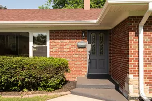 10815 S 71st Ct, Worth, IL 60482 - Photo 4
