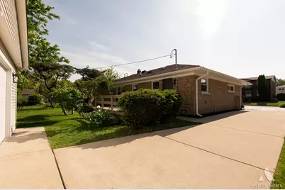 10815 S 71st Court, Worth, IL 60482 - Photo 40
