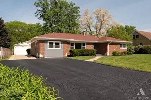 10815 S 71st Ct, Worth, IL 60482 - Photo 2
