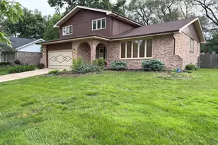 10158 S 87th Ct, Palos Hills, IL 60465 - Photo 2
