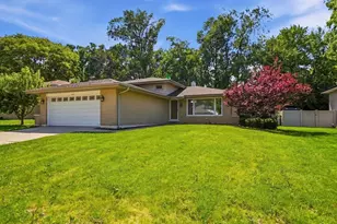 1432 Schramm Dr, Westmont, IL 60559 - Photo 2