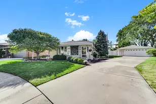 12132 S James Dr, Alsip, IL 60803 - Photo 2