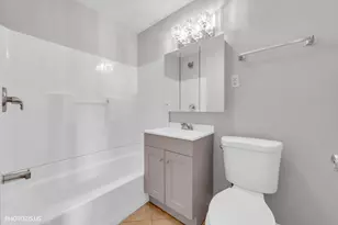 1111 Holiday Ln, Des Plaines, IL 60016 - Photo 10