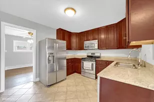 1111 Holiday Ln, Des Plaines, IL 60016 - Photo 6