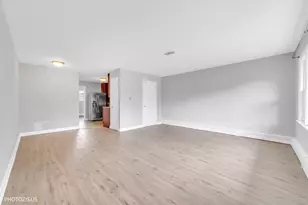 1111 Holiday Ln, Des Plaines, IL 60016 - Photo 8