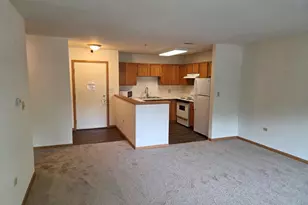 605 Barrington Ave, East Dundee, IL 60118 - Photo 10