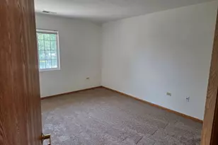 605 Barrington Ave, East Dundee, IL 60118 - Photo 12