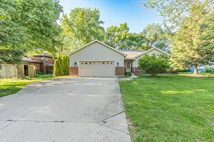 4176 Kenwood Ave, Gurnee, IL 60031 - Photo 2
